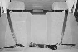 Ремни безопасности на заднем сиденье