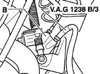 7.3.2 Удаление воздуха с использованием комплекта прокачки под давлением Volkswagen Golf IV
