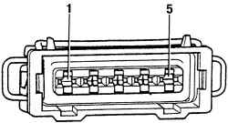 Вид штекерной колодки трансформатора высокого напряжения на двигателе VR6. Проводить измерение следует между клеммами «1» и «5»